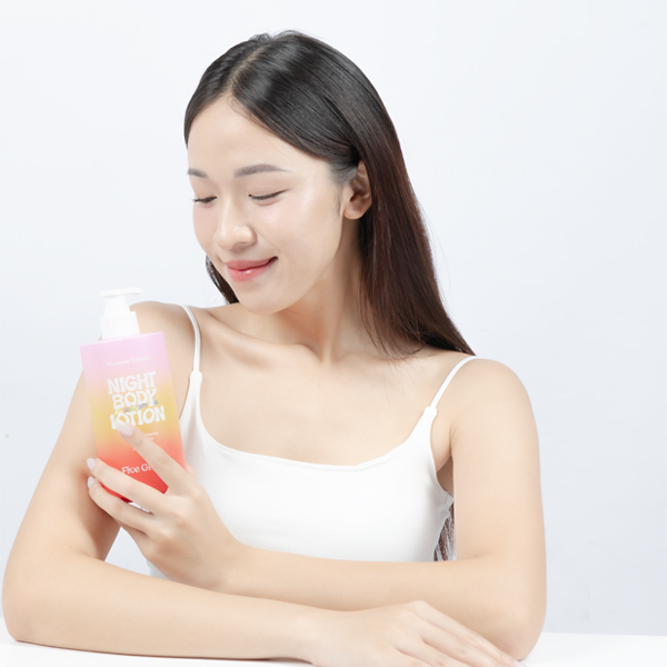 Công dụng dưỡng ẩm của kem dưỡng thể niacinamide